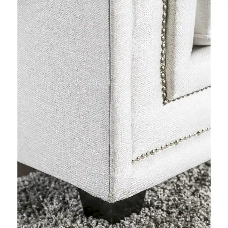 Canapé contemporain en chenille blanc cassé avec clous de tapissier