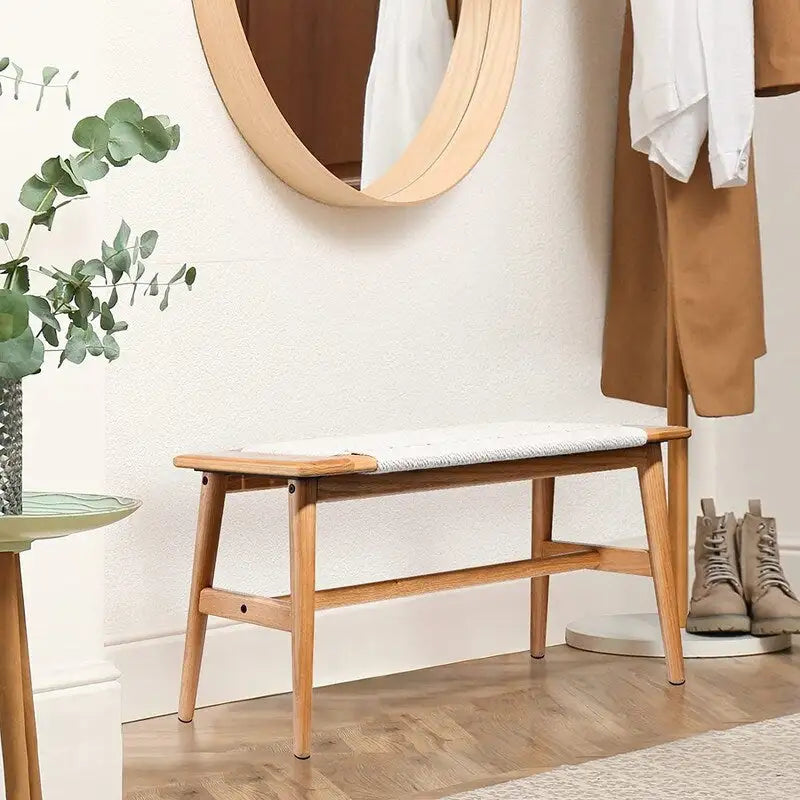 Banc d'intérieur de style bohème en chêne massif avec assise en corde tressée et assemblage tenon-mortaise pour entrée, chambre ou salle à manger